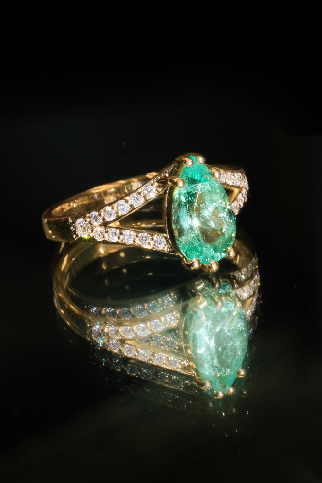 Anello Emerald Twist