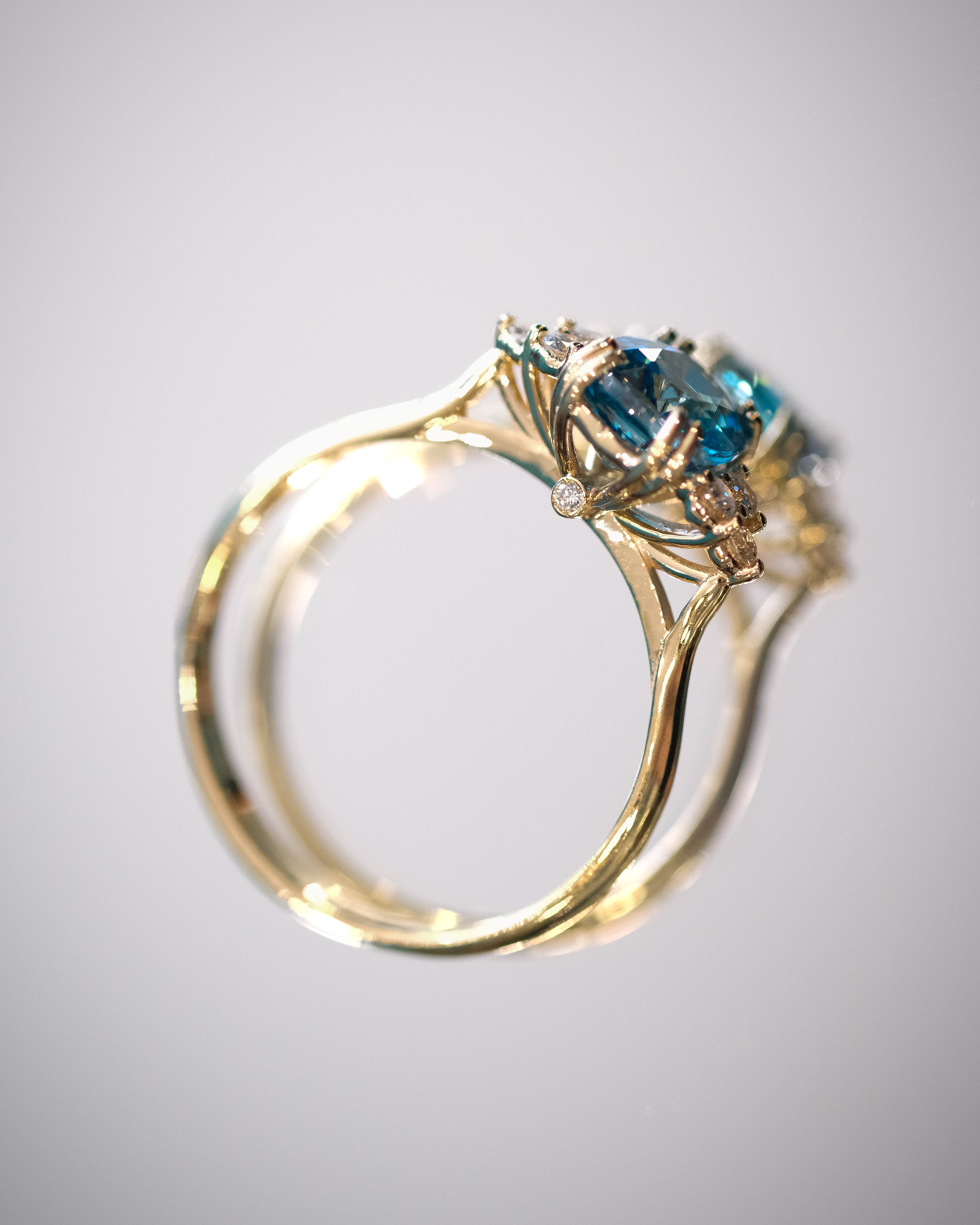 Anello Blue Zircon